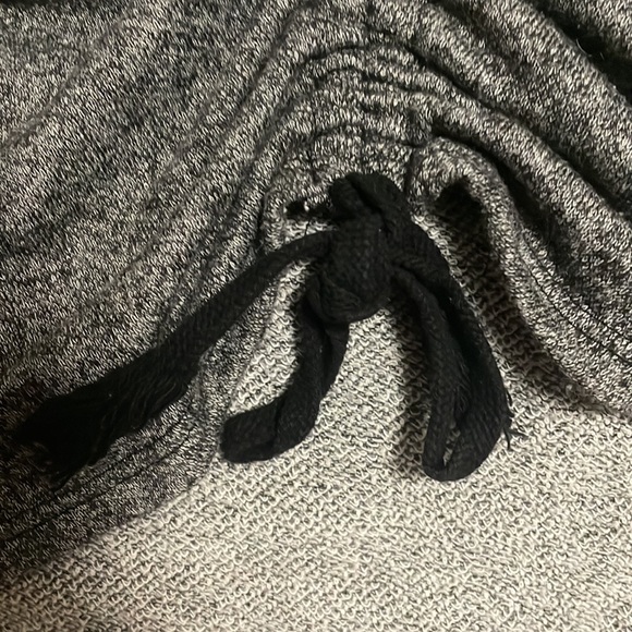 Size large Fashion Nova cropped sweater - Picture 3 of 3